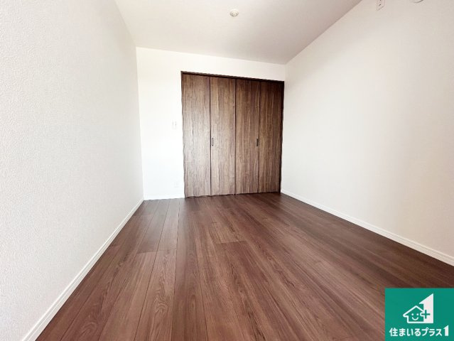 藤和浜寺公園ホームズ駅前通りの洋室|ナチュラル感のある洋室は、自分好みのインテリアが楽しめます♪