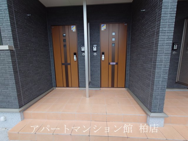 ヤングウッズ柏の葉Ⅱの玄関