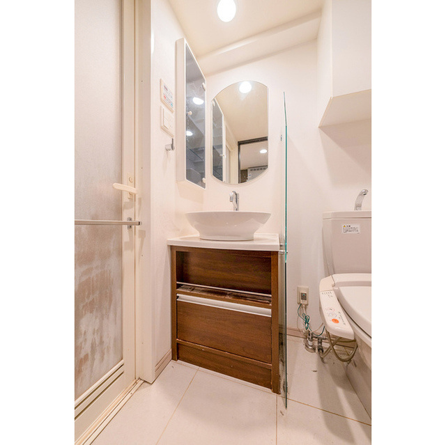 アーデン堺筋本町の洗面所|コンパクトで使いやすい洗面所