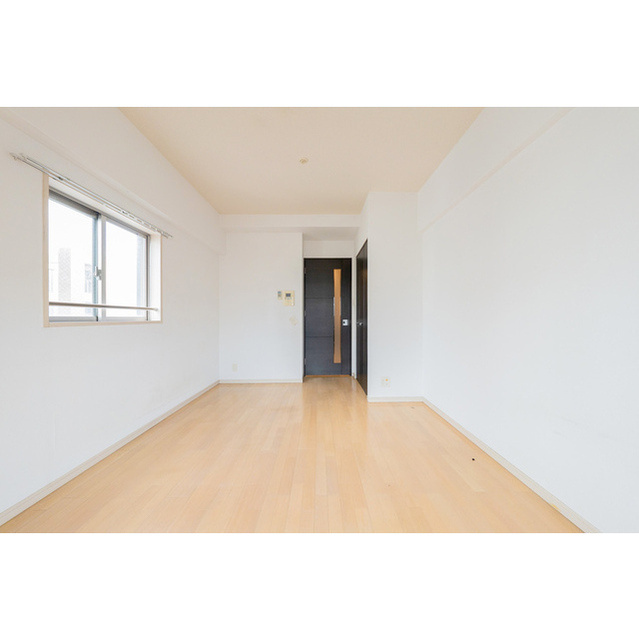 アーデン堺筋本町の居間・リビング|ゆったりとした居間です