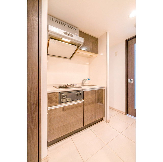 アーデン堺筋本町のキッチン|コンパクトなキッチンで掃除もラクラク