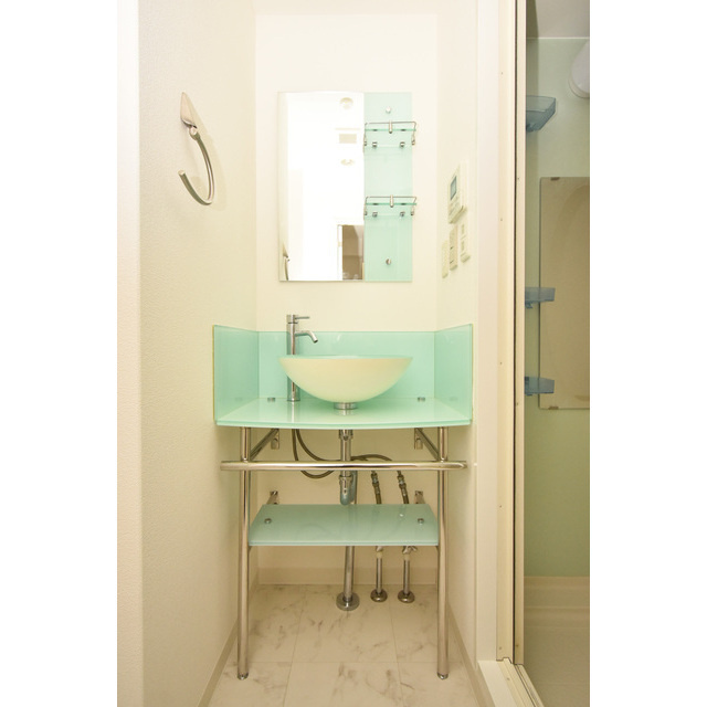 SERENiTE日本橋SUDの洗面所|明るい洗面所です