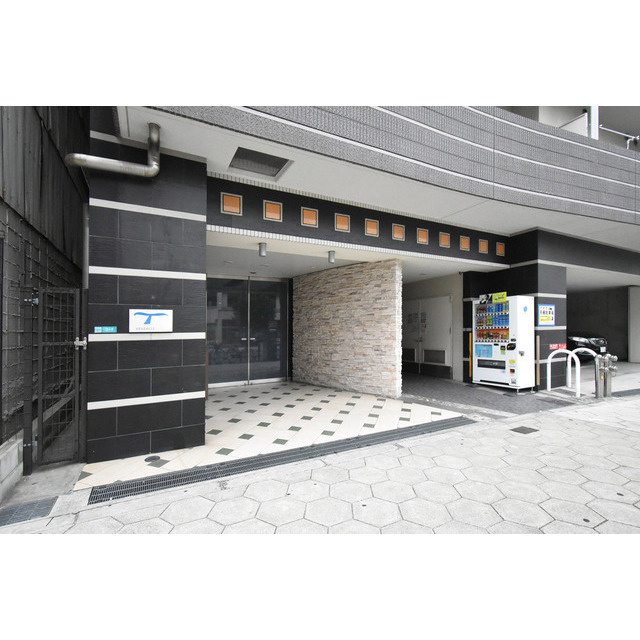 SERENiTE日本橋SUDのエントランス|建物の内部です