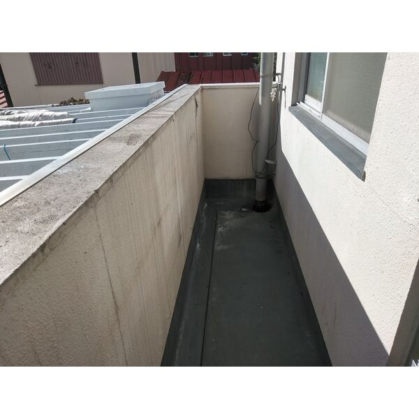 向陽ビルのバルコニー