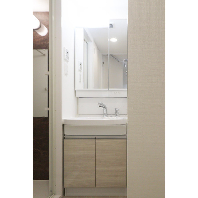 アドバンス上町台シュタットの洗面所|スペースが確保できる洗面所です