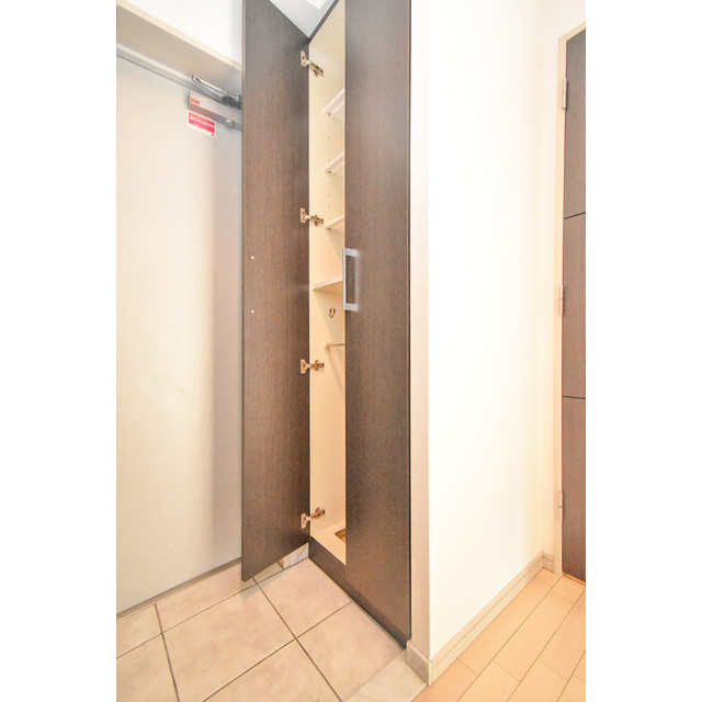 インボイス難波南レジデンスの玄関|落ち着いた玄関です