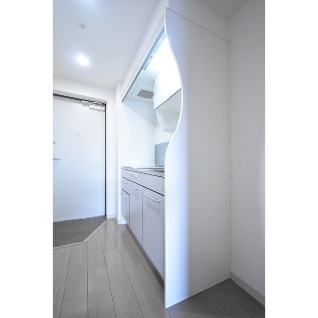 AFFLUENCE難波のキッチン|コンパクトなキッチンで掃除もラクラク