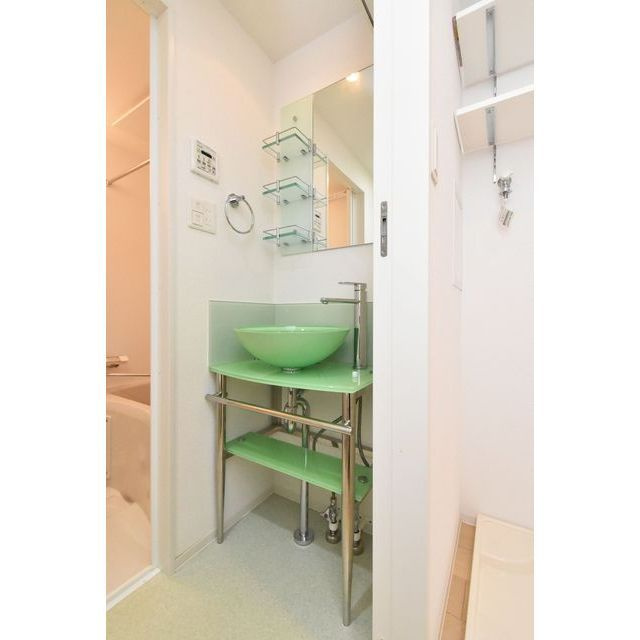 SERENiTE本町refletの洗面所|脱衣スペースもあります