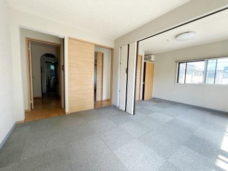 佐藤ビル（鈴谷2丁目）の洋室|広々とした洋室です