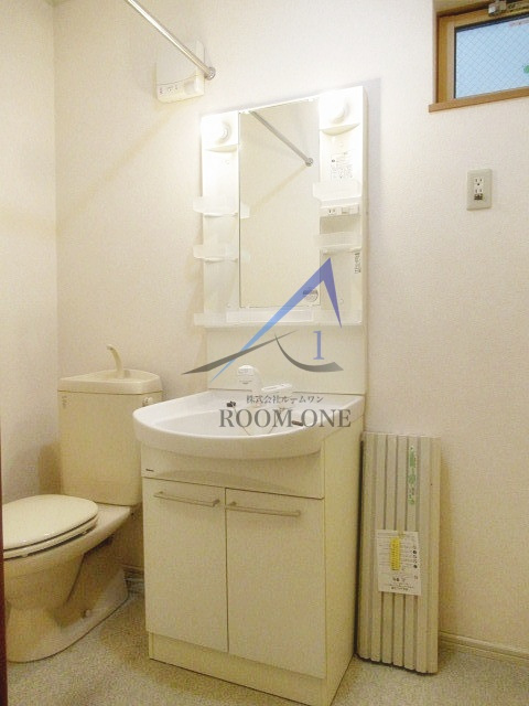 フレグラント ガーデンの洗面所|独立洗面台です。