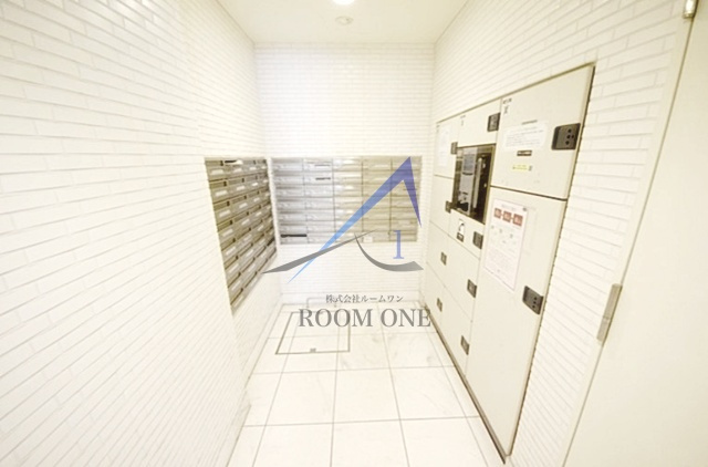 ニューシティアパートメンツ芝公園のその他共用部分|集合ポストと宅配ボックスです。