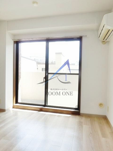 ライオンズステーションプラザ大島の居間・リビング|洋室のお部屋です。