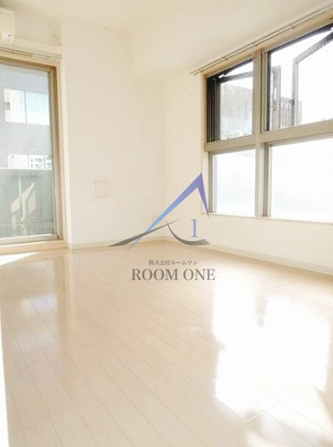 ＲＡＤＩＡＮＴ　ＩＷＡＩＤＡの居間・リビング|洋室のお部屋です。