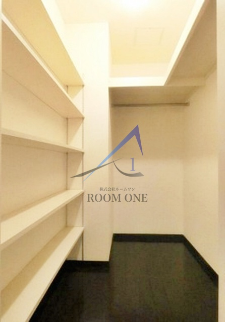 Ｖｉｌｌａ　Ｖｉｃｉｎａの収納|ウォークインクローゼットです。