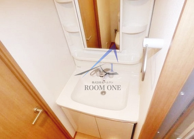 ピュア氷川台二番館の洗面所|独立洗面台です。