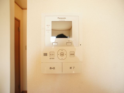 【セキュリティ】 | チェリーブロッサム | 訪問者の確認ができるＴＶドアホン付きです。