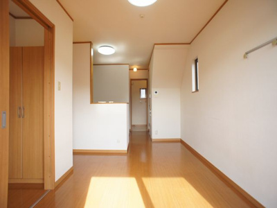 【居間・リビング】 | チェリーブロッサム | キッチン横に階段下収納があります。