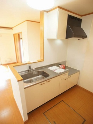 【キッチン】 | チェリーブロッサム | 対面キッチンでテレビを見ながらお料理ができます。