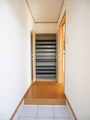 【玄関】 | チェリーブロッサム | 広々とした玄関になっています。