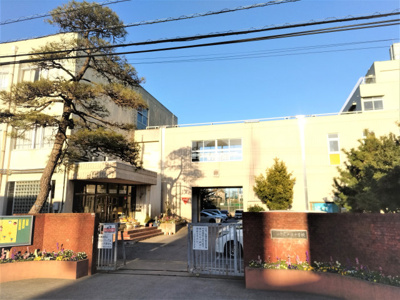 川口市立戸塚中学校まで350ｍ