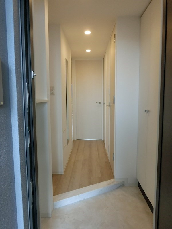 新品家具付きマンション日本橋蛎殻町3(KaGood東京)の玄関