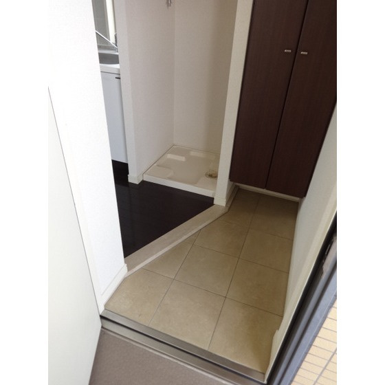 エルフラット鶯谷の玄関|玄関