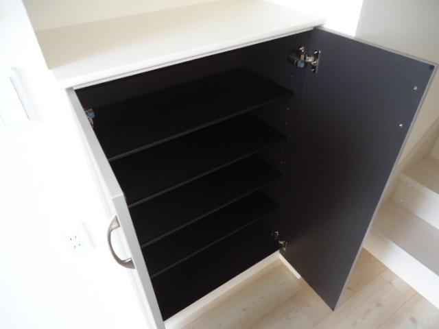 コーラルヴィラ出島Ｂの収納|下駄箱