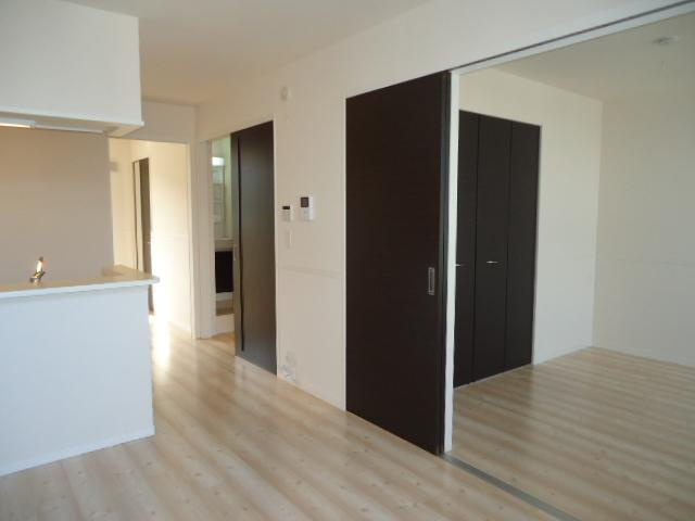 コーラルヴィラ出島Ｂの居間・リビング|リビング