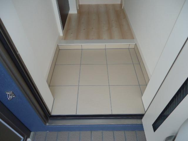 コーラルヴィラ出島Ｂの玄関|玄関