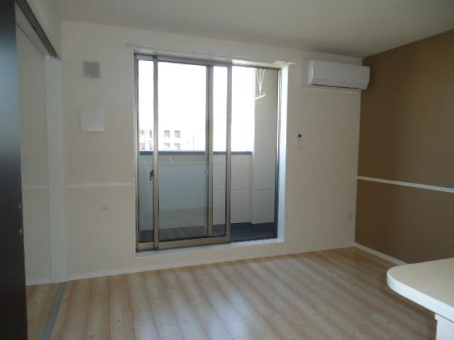 コーラルヴィラ出島Ｂの居間・リビング|リビング