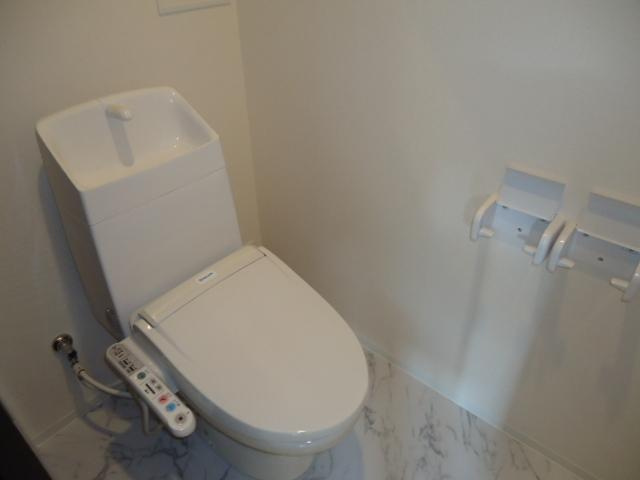 コーラルヴィラ出島Ｂのトイレ|シャワー付トイレ