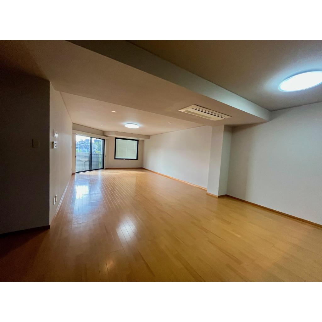 ヒルズ春山の居間・リビング