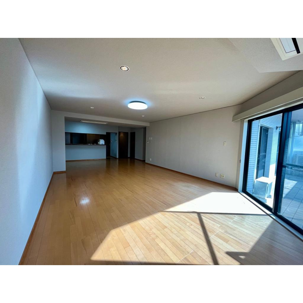 ヒルズ春山の居間・リビング