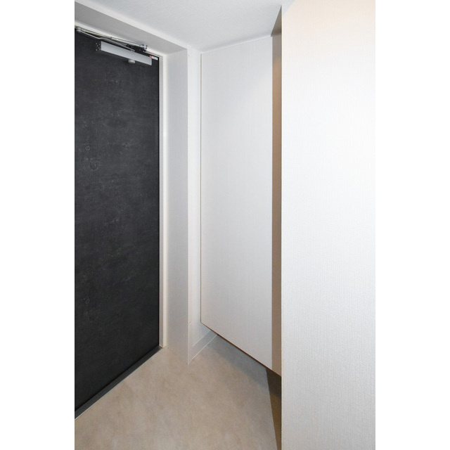 エスリード新栄マルスの玄関