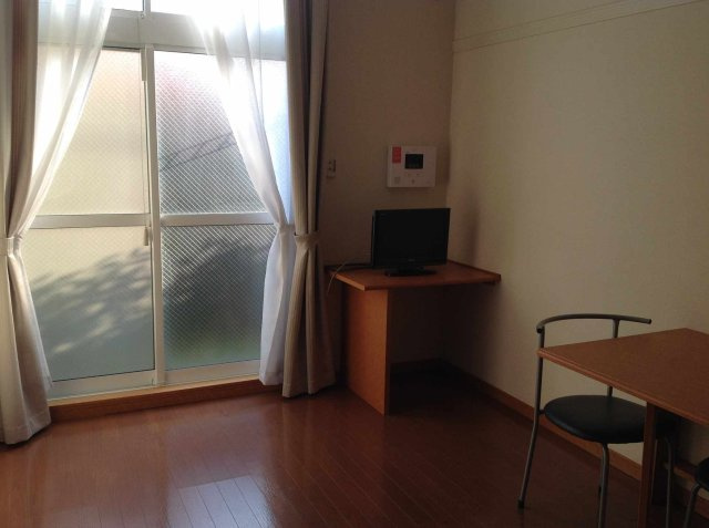 レオパレスレアルの居間・リビング