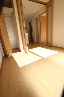 ★大きく開く居室ドアで解放感あります★