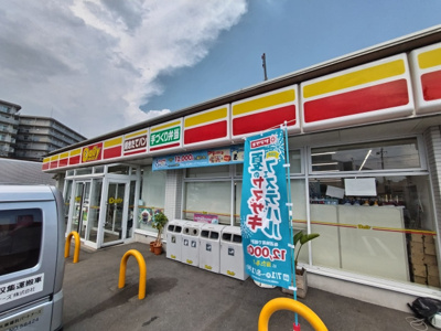 デイリーヤマザキ 厚木中まで1300ｍ
