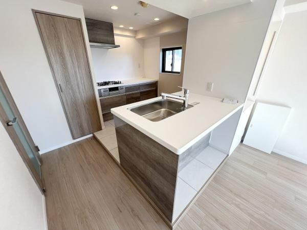 三軒茶屋シティハウスのキッチン|キッチン収納が豊富で調理器具がたくさんあってもスッキリ片付きます