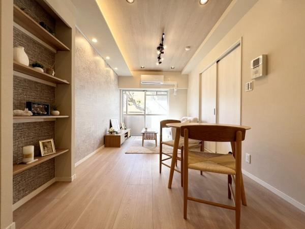 【居間・リビング】 | ライオンズマンション上野毛第二 | みんなが集うLDKはあたたかい日差しが入り込み、自然と楽しい会話が弾む幸せな空間に♪
