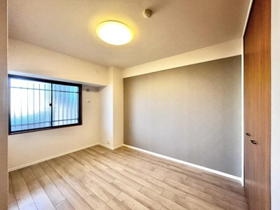 【寝室】 | ソフィア泉ヶ丘パークヴェール | 全居室には収納を完備！普段使いのお洋服や小物はもちろん、季節物のお洋服などもしっかりと整理整頓おしまい頂けます。居室空間をより広く隅々までお使いいただけますね♪