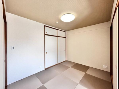 【和室】 | ソフィア泉ヶ丘パークヴェール | DKと隣接した6畳の和室。
お子様の遊び部屋・お昼寝スペースとして使うのもオススメです♪