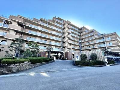 【外観】 | ソフィア泉ヶ丘パークヴェール | 南海泉北線「泉ヶ丘」駅が徒歩14分。通勤にも外出にもアクセス良好。家族でおでかけすることも増えそうですね♪