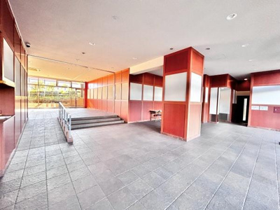 【エントランス】 | ソフィア泉ヶ丘パークヴェール | 流行に左右されず、将来にわたって価値が継続する「上質」な佇まい。親しみやすさといった暮らしを豊かにしてくれる住空間です。