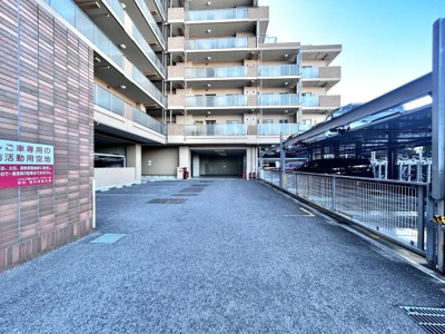 【駐車場】 | ソフィア泉ヶ丘パークヴェール | お車の出し入れも楽々ですね♪駐車場空有です！
