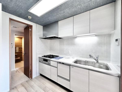 【キッチン】 | ソフィア泉ヶ丘パークヴェール | ご家族みんなで調理ができる位のスペースを実現したキッチン空間となっております。みんなで作った料理を召し上がりながらの会話は至福のひとときになるはずです♪