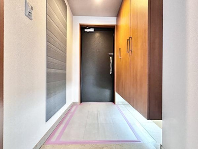 【玄関】 | ソフィア泉ヶ丘パークヴェール | 玄関も明るいです。大きな下駄箱もあり収納力・清潔感がGOODです。