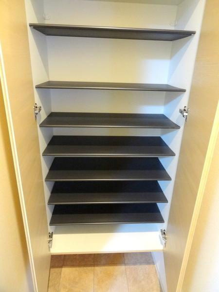 コージー千島の玄関|★たっぷり収納できるシューズボックス★