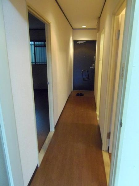 トカシキマンション２の玄関|★奥行きある廊下！★