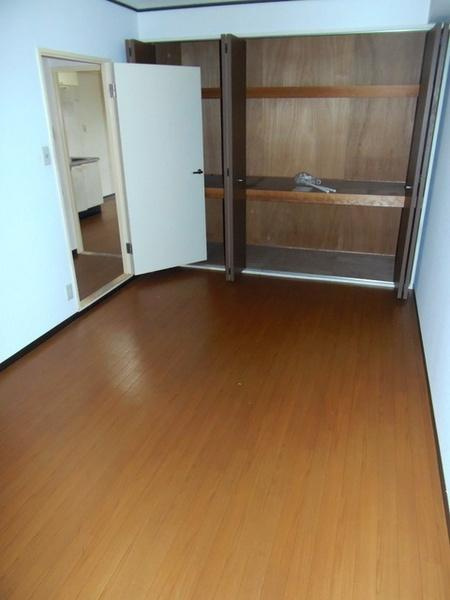 トカシキマンション２の収納|★収納がある広めの洋室★