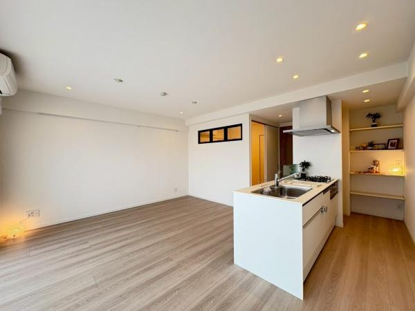 グランシティ湘南海岸マリーナジュスクエアの居間・リビング